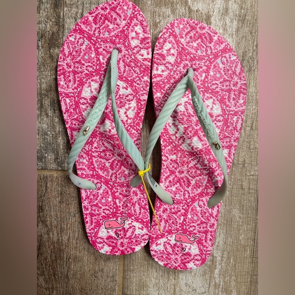 Vineyard Vines Pink Floral Flip Flops size 9 - Picture 2 of 5